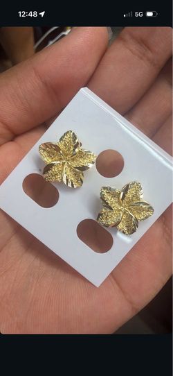 Flower Studs.