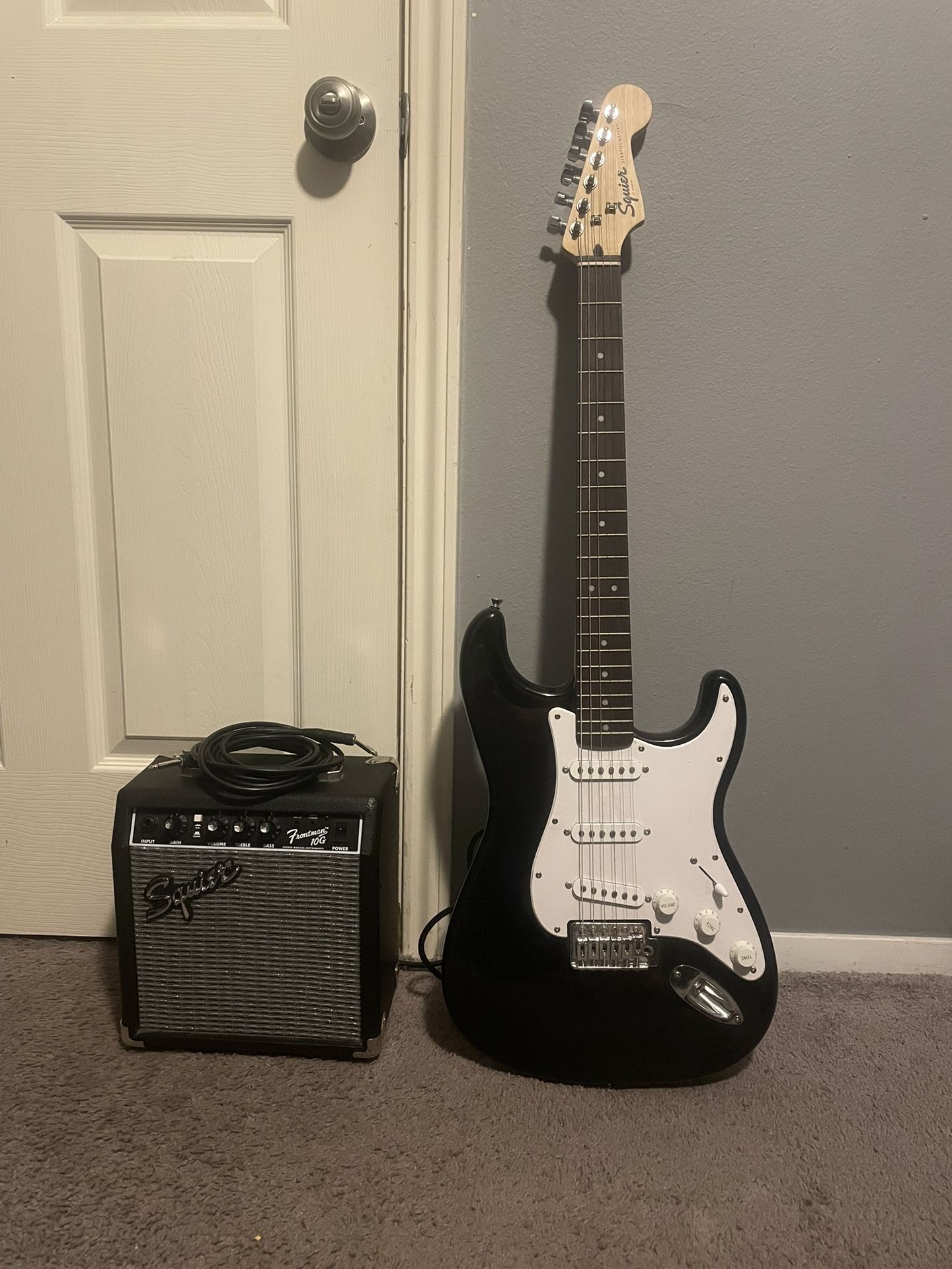 Squire Electric Guitar W Amp