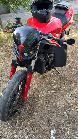 Triump Daytona 650