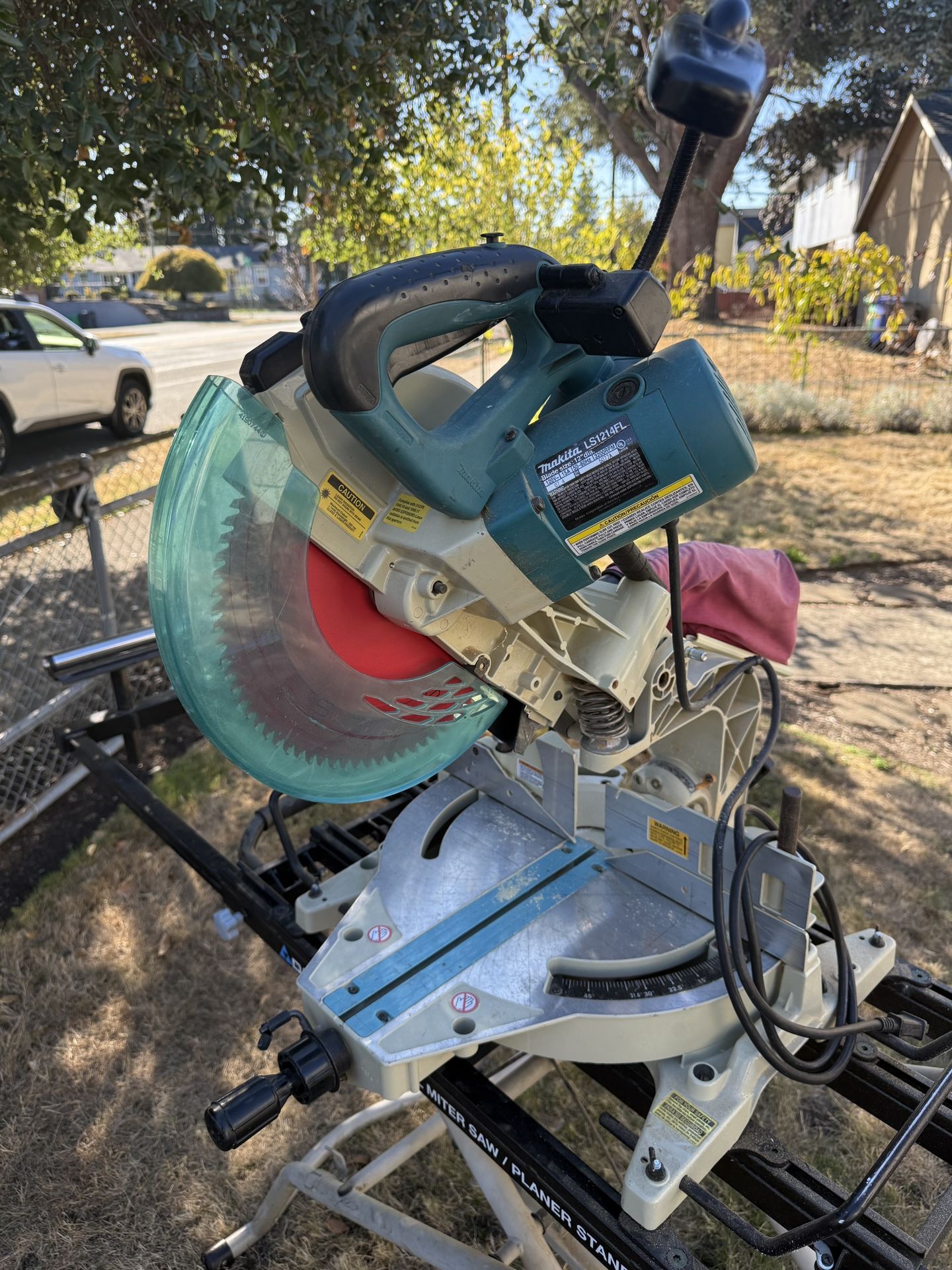 Makita Compound Miter Saw+ Stand