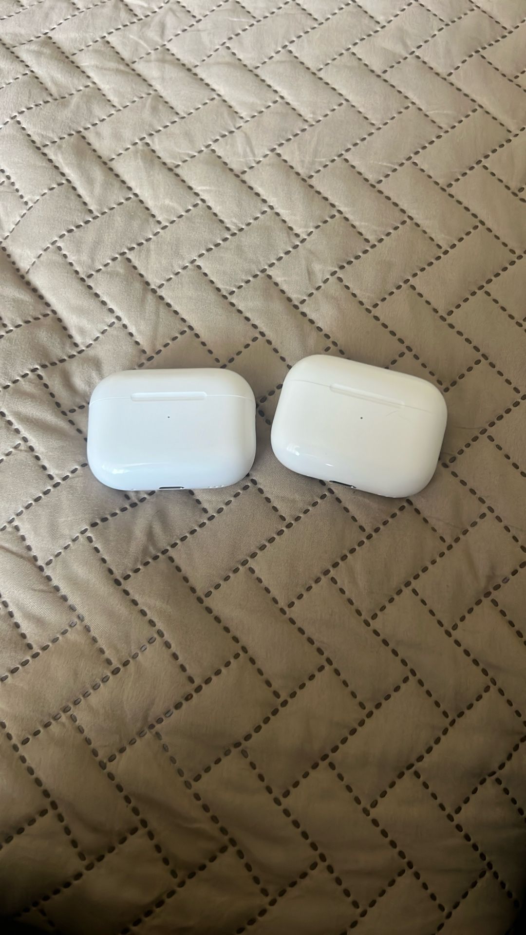 2 Bluetooth Earbuds