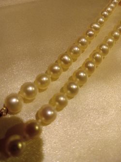 Authentic pearl necklace w gold clasp  18 1/2 in