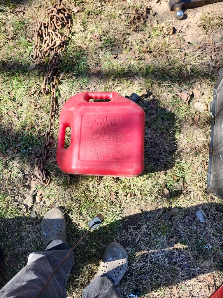 5 Gallon Gas Cans 
