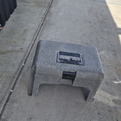 Rubbermaid Step And Storage  Box