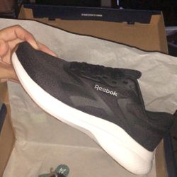 (NEW) Reebok 6.5 Women’s- Last Pair
