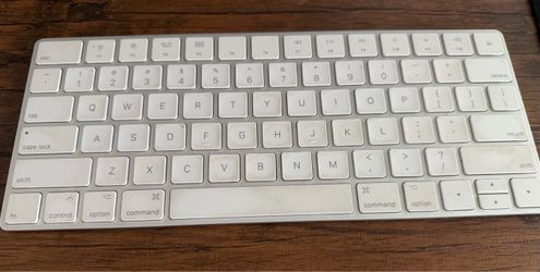 iMac 2017 / 21.5 inches / 2.3 Intel Core i5