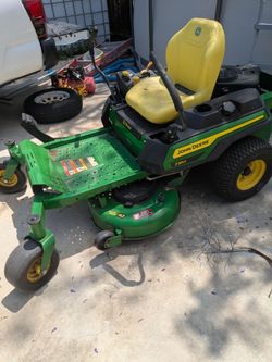 John Deere zero turn lawnmower
