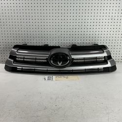 2017 2019 TOYOTA HIGHLANDER FRONT UPPER GRILLE OEM