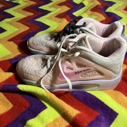 Nike kD Aunt Pearl Shoes Size 8.5