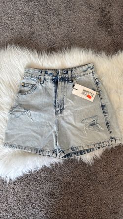 ZGY Denim Women’s Distressed Denim Shorts – Size 24
