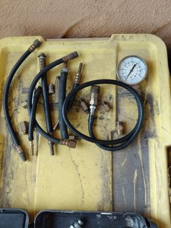 Snap-on oil pressure gauge and adapters mini adapters 0 to 100 PSI all for 50 bucks