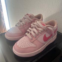 Triple Pink Nike Dunks 