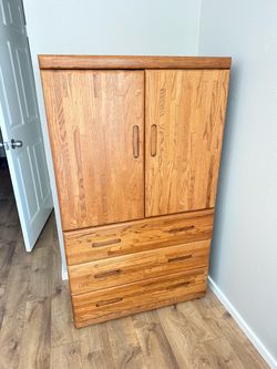 Wardrobe / dresser