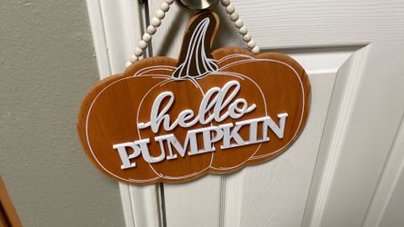 Wooden hello pumpkin sign