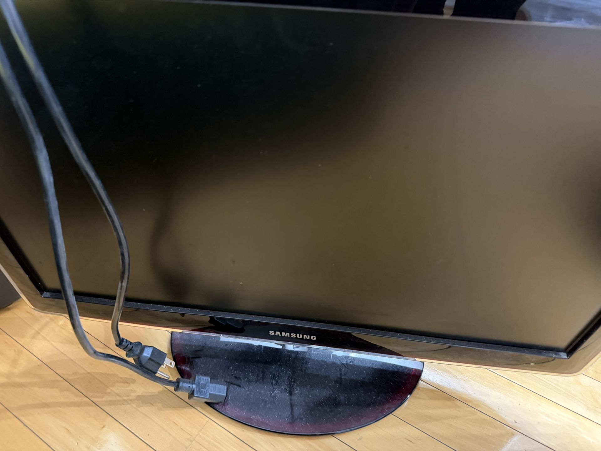 24” Samsung TV With Remote