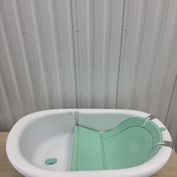 Frida Baby 4-in-1 Grow-With-Me bath Tub