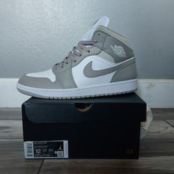 Jordan 1 Mid Grey College 