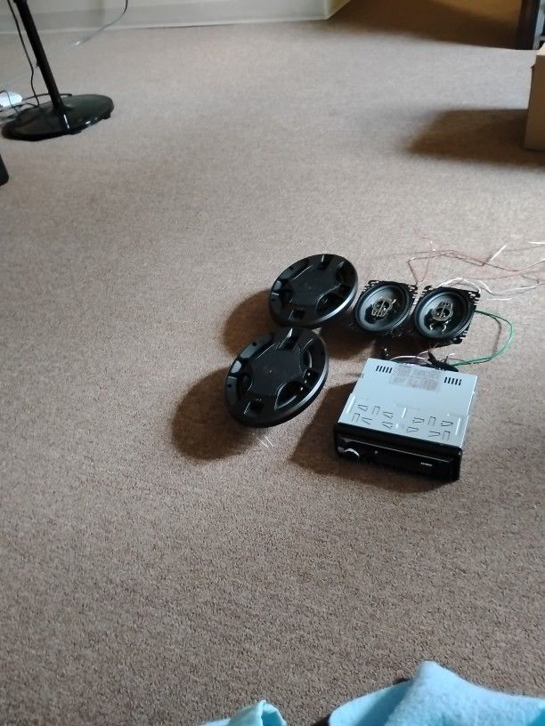 Car Cd player With Remote And 4 Car Speakers