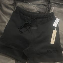 Black essential shorts