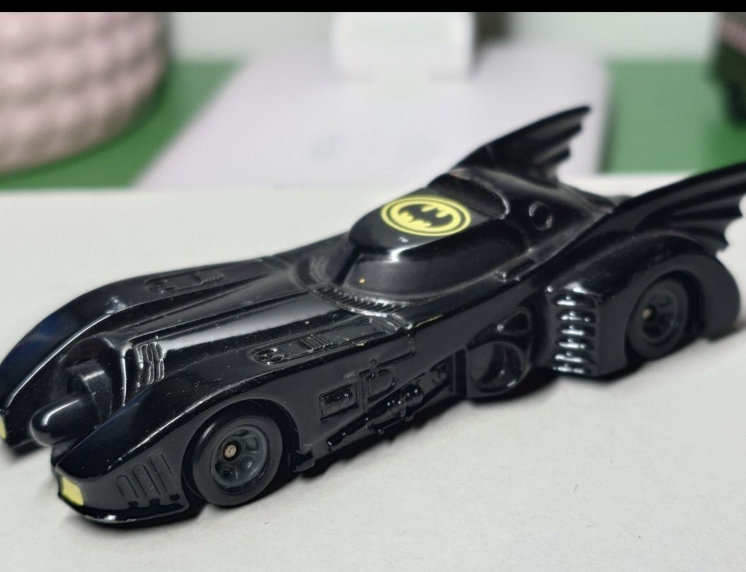 Ertl Batmobile Vintage DC Toy Car Roughly Hot Wheels Size
