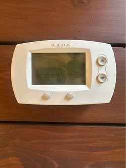 Honeywell Home FocusPRO 5000 digital thermostat