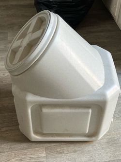 Dog food holder