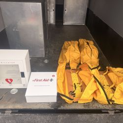 SET OF INDUSTRIAL ALLEGRO INDUSTRIES SAFETY EQUIPMENT 