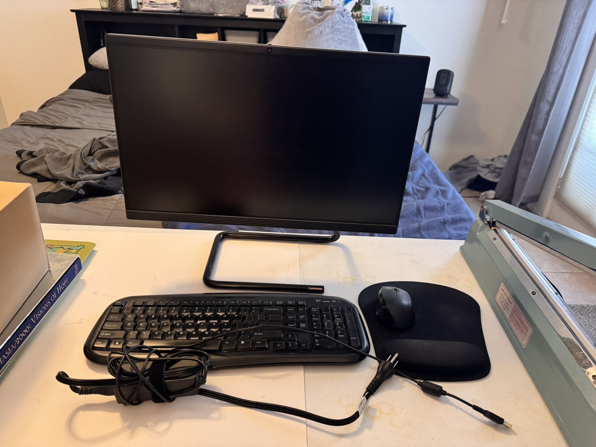 Lenovo - IdeaCentre A340-22IGM 21.5" Touch-Screen All-In-One - Intel Pentium Silver - 8GB Memory - 1TB HDD - Business Black