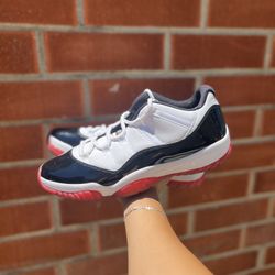 Air Jordan 11 Low "Concord Bread"