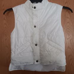 Girls Size Medium,  R/Evolution White Light Weight Quilted Vest 
