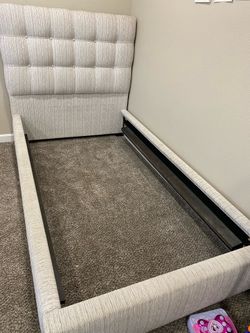FREE FREE twin frame bed