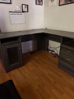 Corner desk
