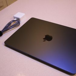 2023 Apple MacBook Air 13.6" Retina Display M2 Chip 8GB RAM 256GB SSD -Midnight 