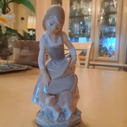 Lladro Figurine Little Girl With Cat