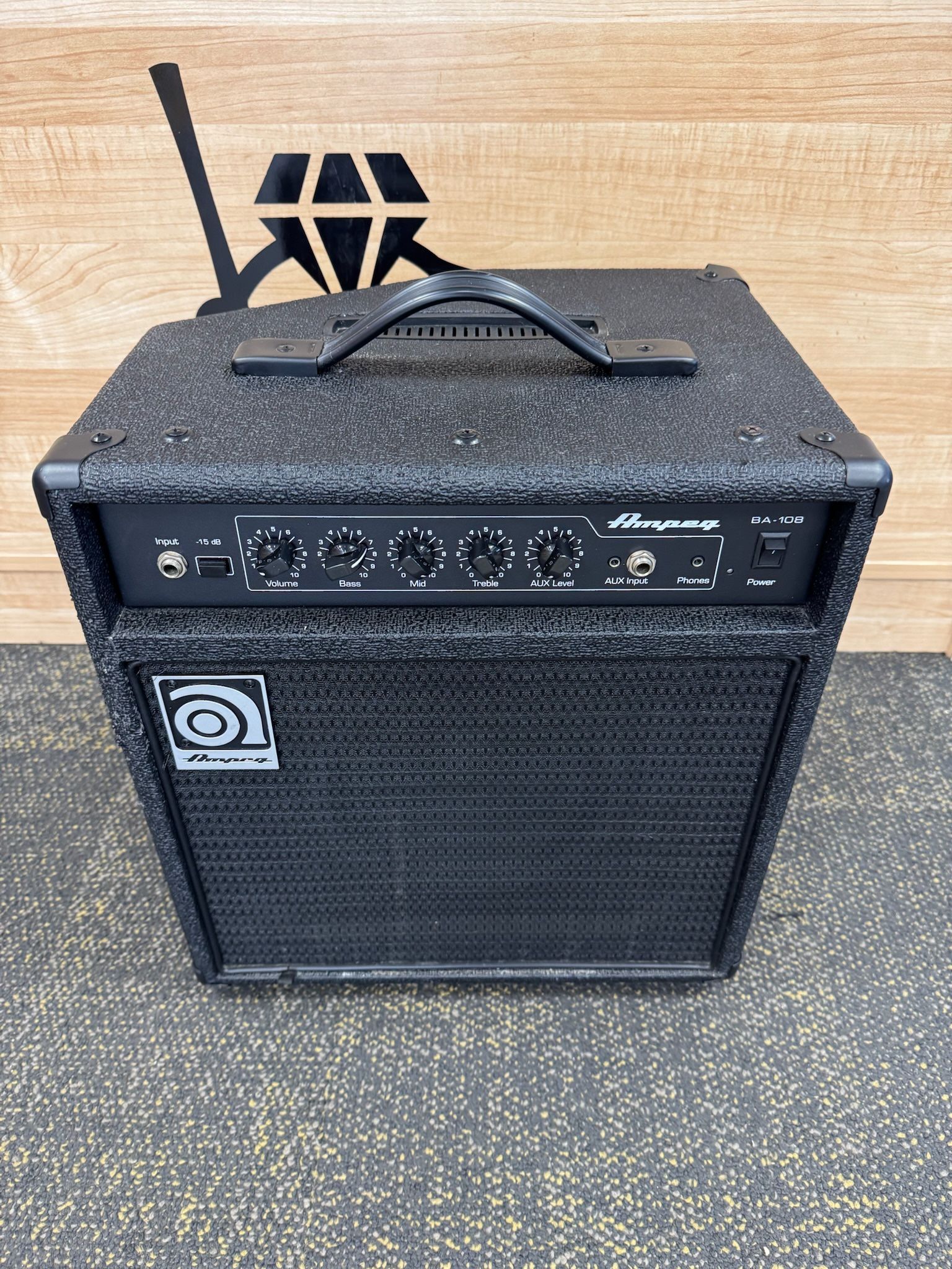 Ampeg BA-108 V2 20-Watt 8" Bass Combo Amplifier