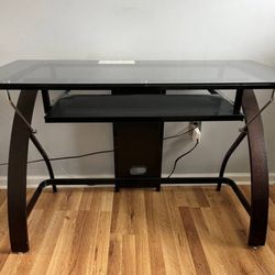 VERY NICE COMPUTER DESK