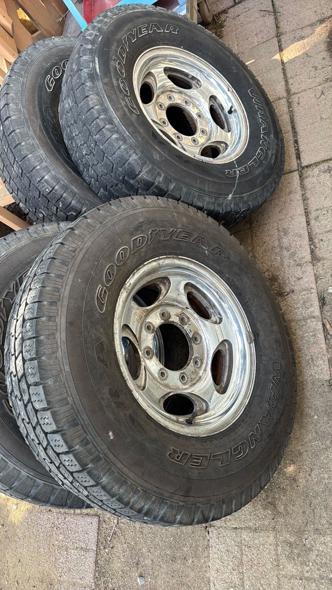 LT265/75R16 Goodyear wrangler