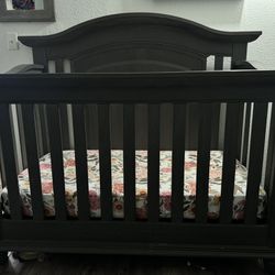 Baby Wood Grey Crib 