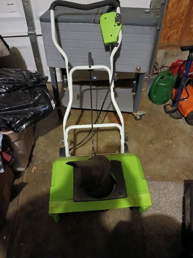 Brand New Green Work 20-inch 12 Amp Electric Snow Shovel War Paid 240 When First Purchase Brand New And It Works
