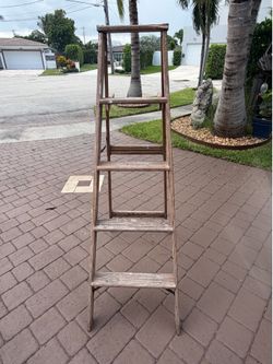 KELLER 5’ WOOD LADDER
