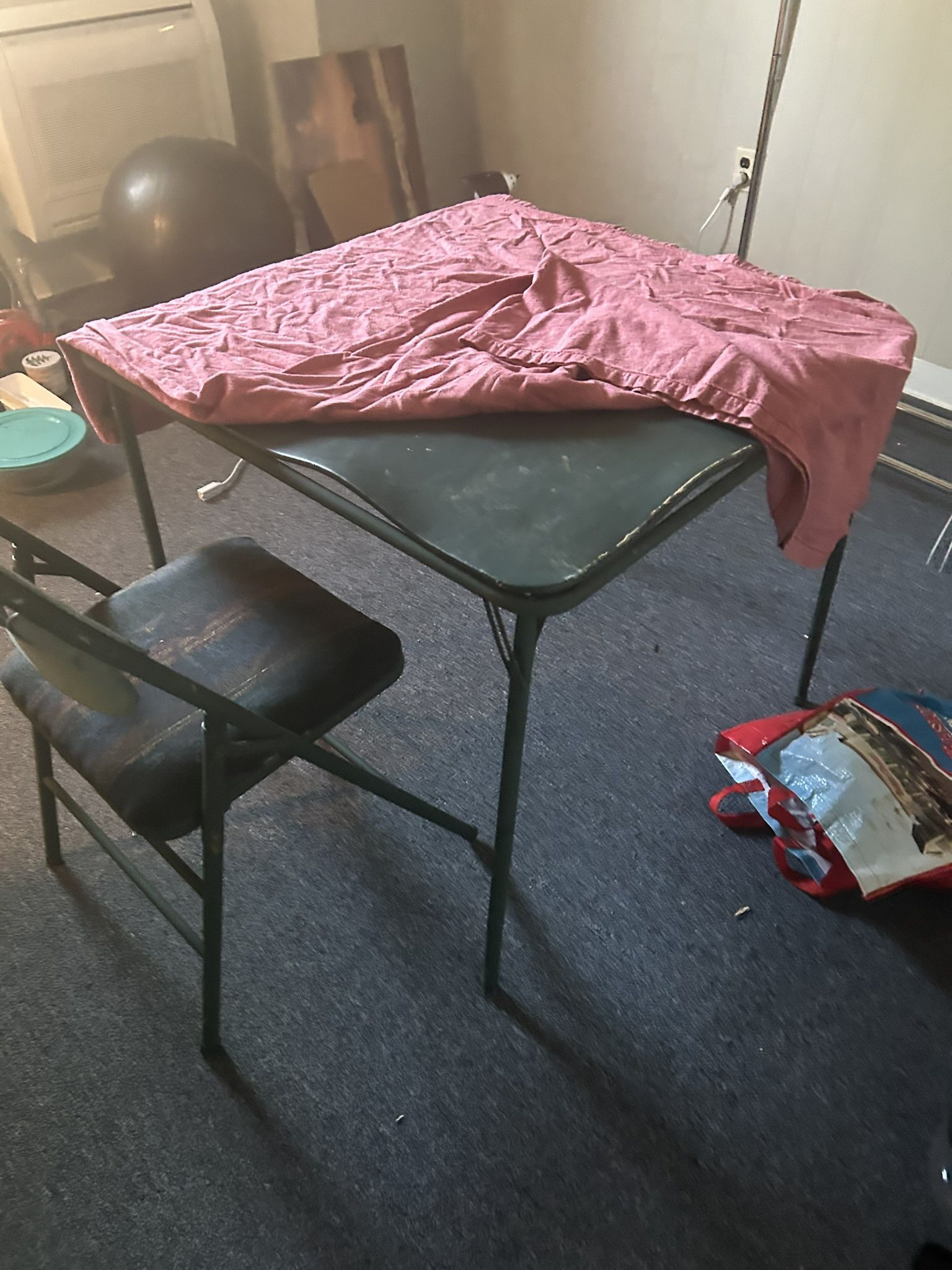Free Folding table with four chairs
