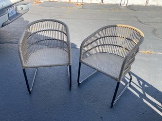 Pair, resin wicker outdoor patio chair, chairs