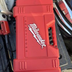 Milwaukee SawZall Como Nuevo $75