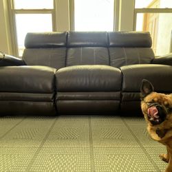 LA Z BOY  Power Sofa   Like New
