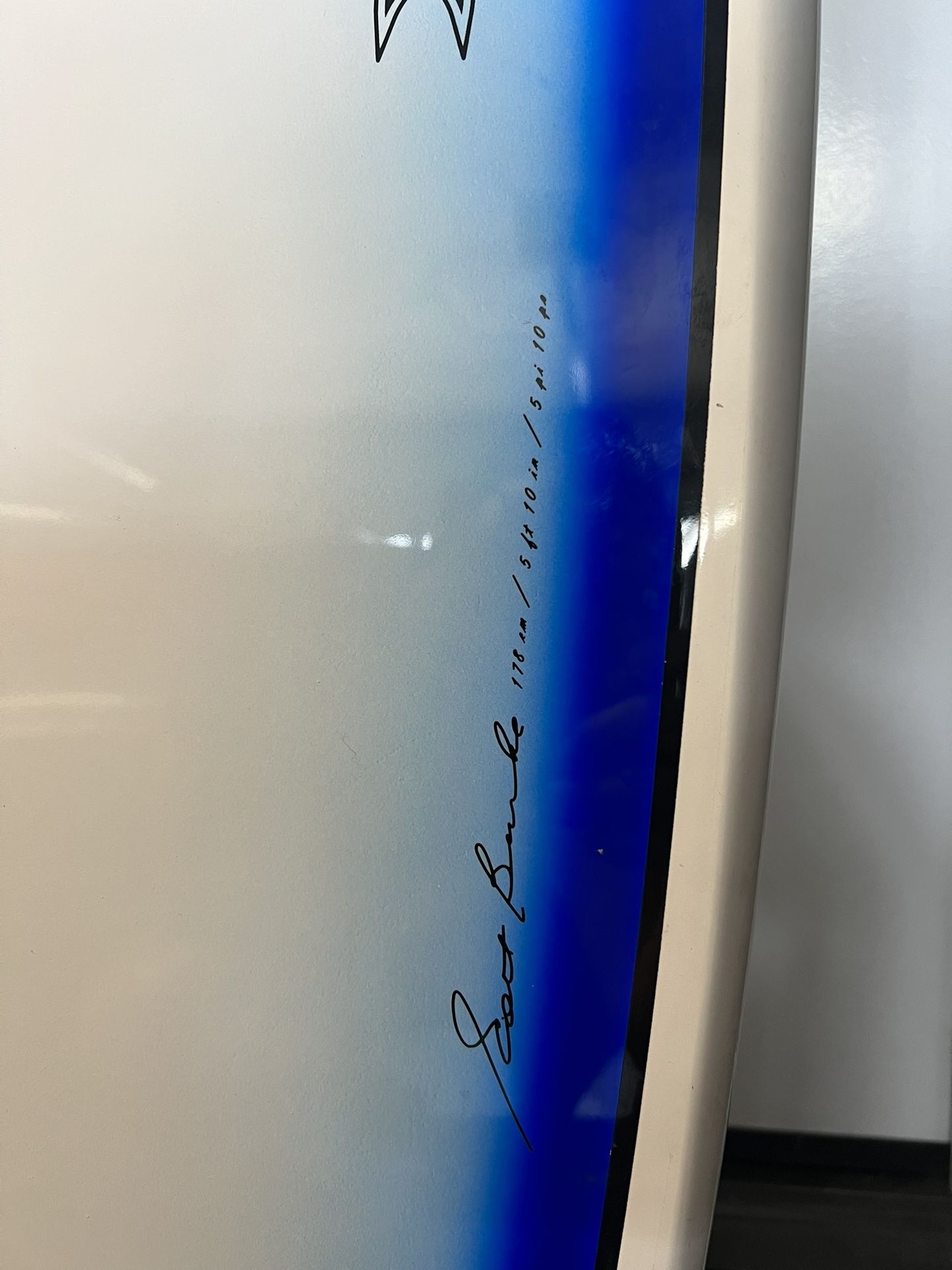 Scott Burke Surfboard Flying Fish 5'10” for Sale in Glendora