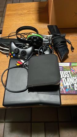 Xbox 360 S Slim Console Bundle Black 2 Controllers Kinect 250 GB 19 Games
