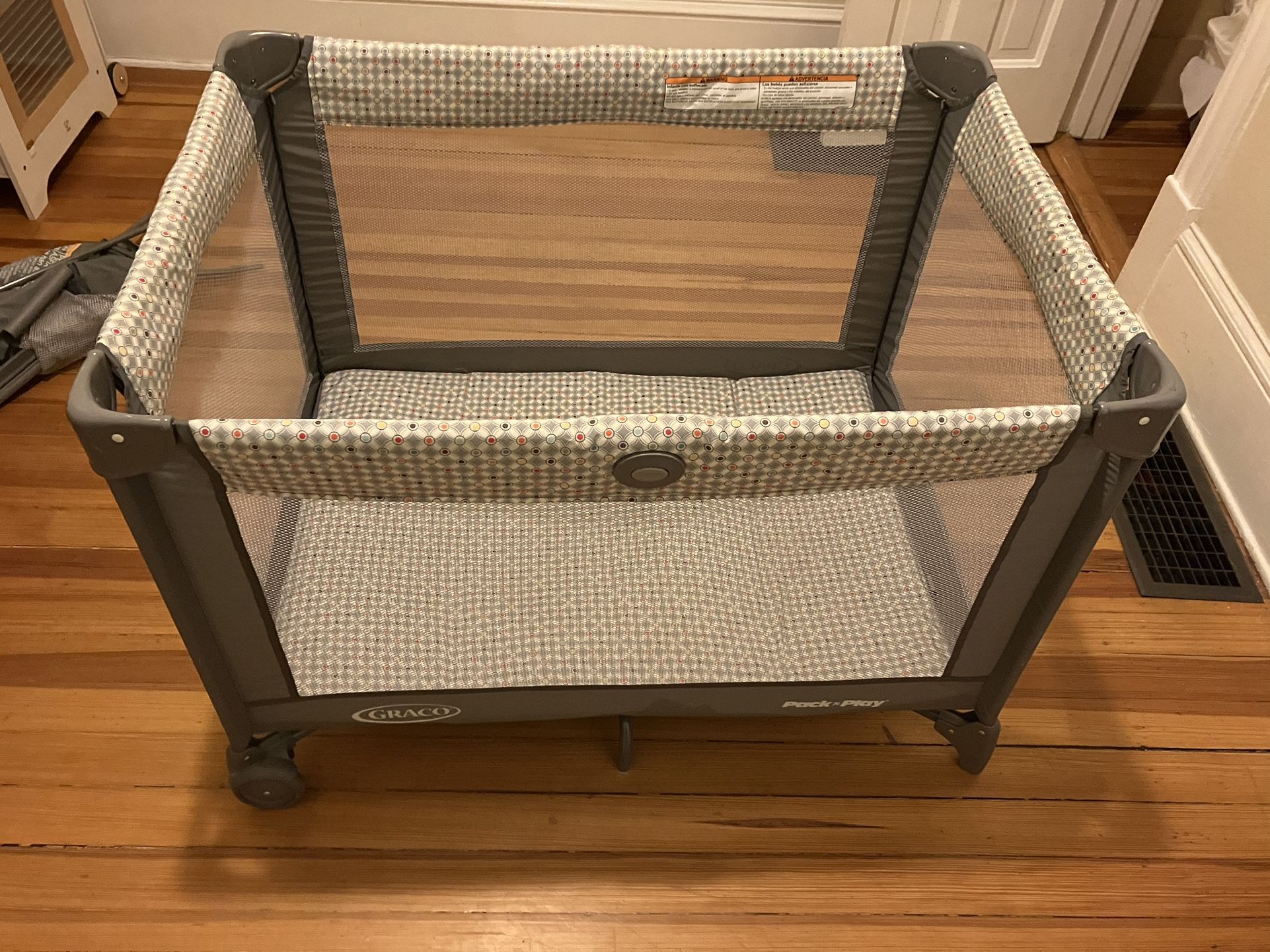 Graco Pack N Play With Newborn Insert