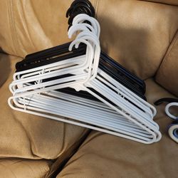 (30) HANGERS.  ( FREE )