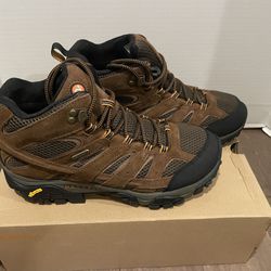 Merrell Men's Moab 2 Mid Waterproof Hiking Boots winter boots size 9,12 and 13 available brand new 