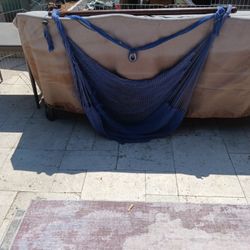 HAMMOCK/HANGING  LAYING DOWN OR CUDDLE UP SEAT SWING